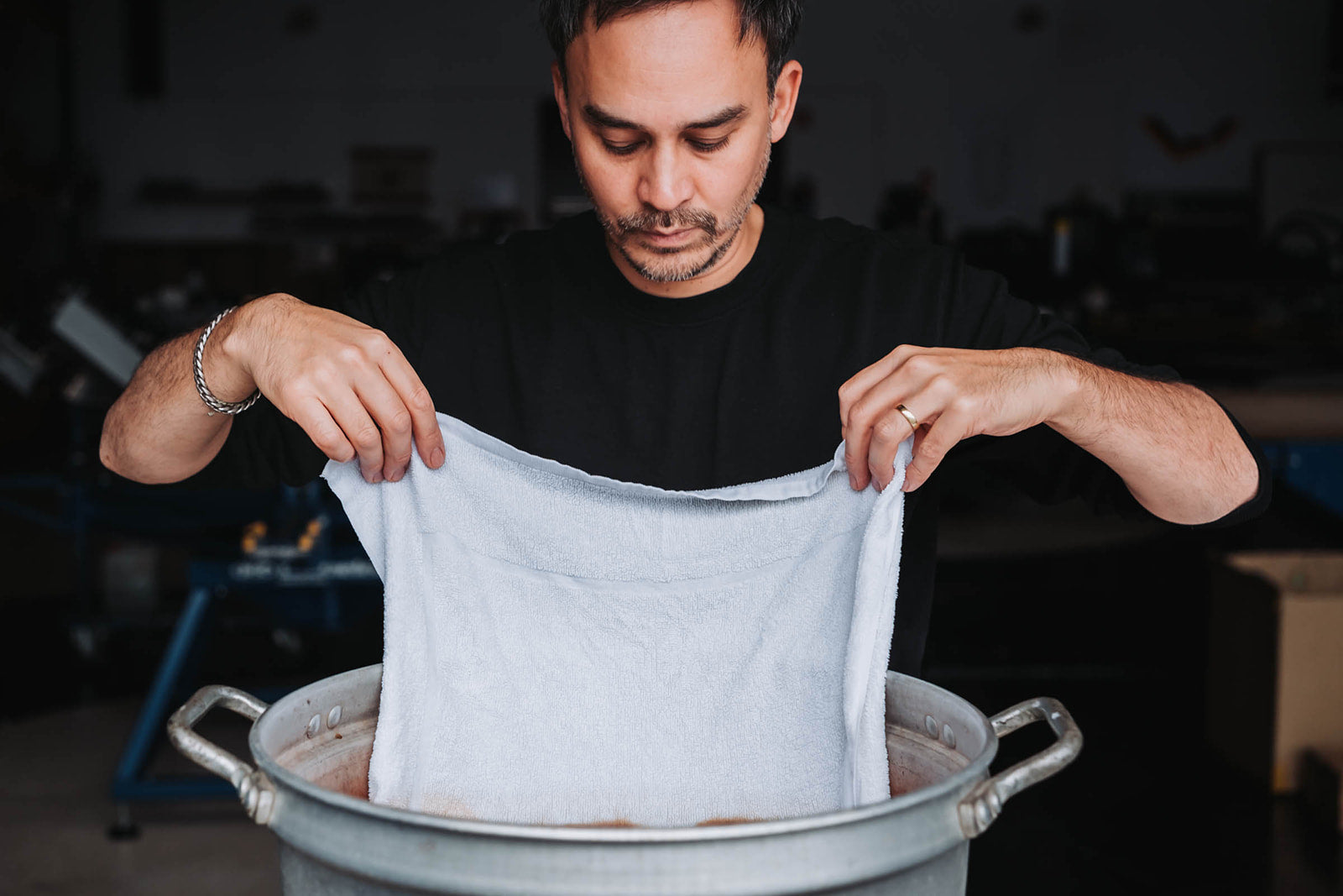 Cosmakis Beitrag zur Reduzierung von Textilabfall durch Upcycling