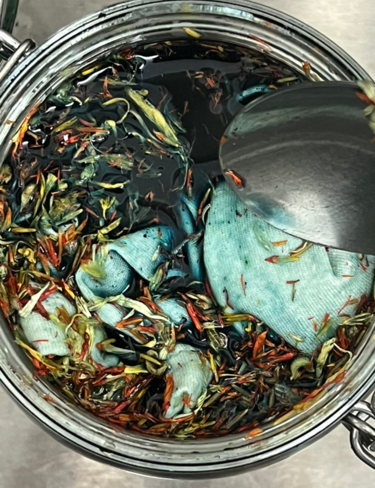 DIY dye jar – children's T-shirt