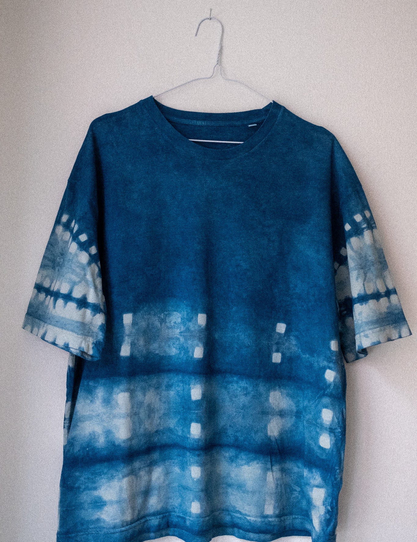 Indigo Shibori — T-Shirt färben