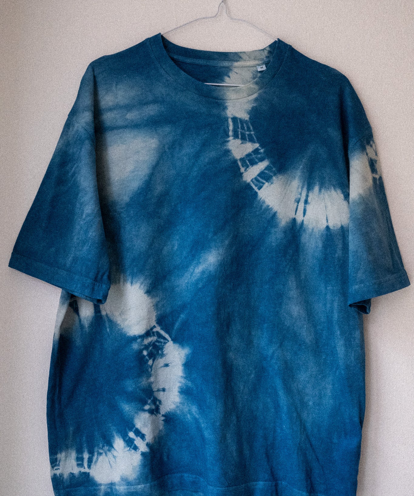 Indigo Shibori — T-Shirt färben