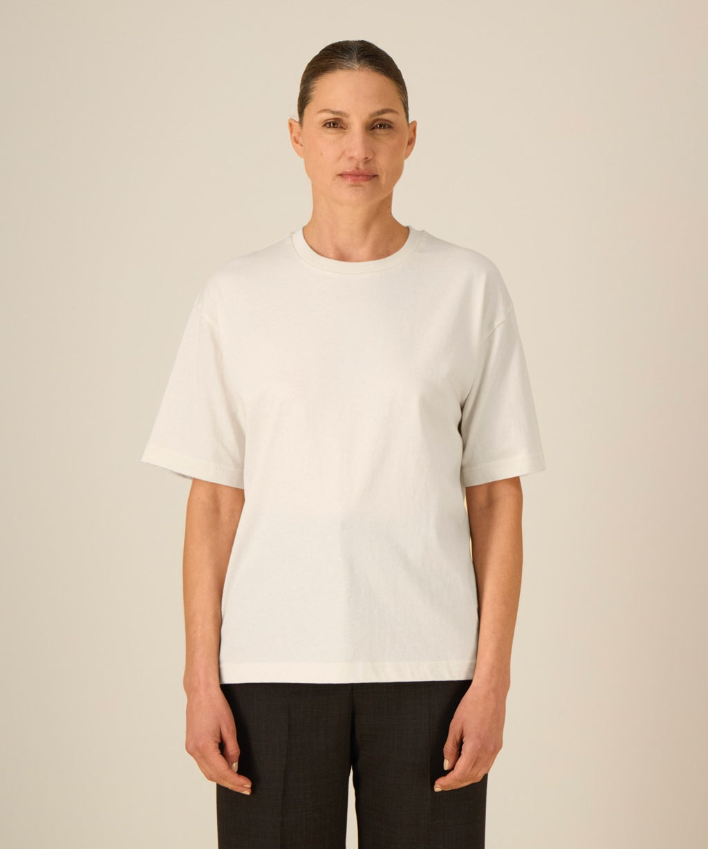 The lightweight T-Shirt - Unisex · Relaxed Fit · 155 GSM